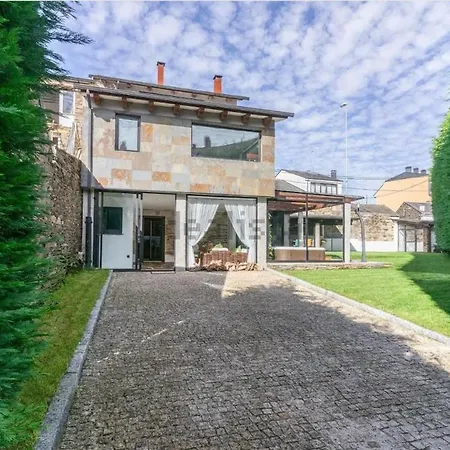 Sashas House *